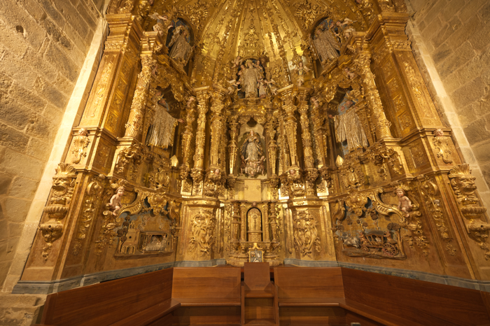 Retablo barroco de la capilla mayor de la iglesia del monasterio de Valdedios